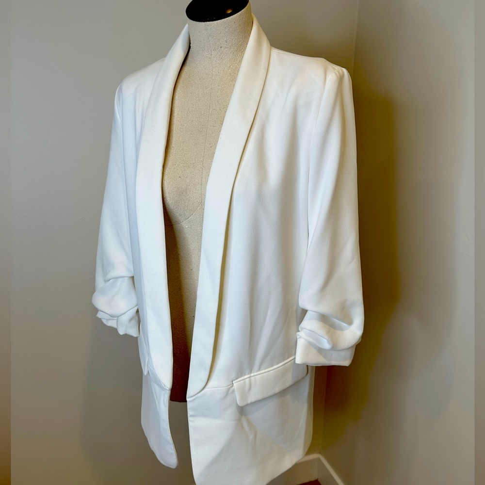 White jacket w/ lapel no button Zara jacket Large.